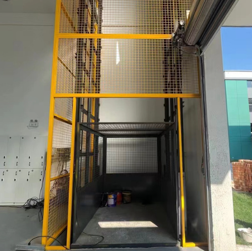 万年导轨式升降机助力物流园破解运输难题