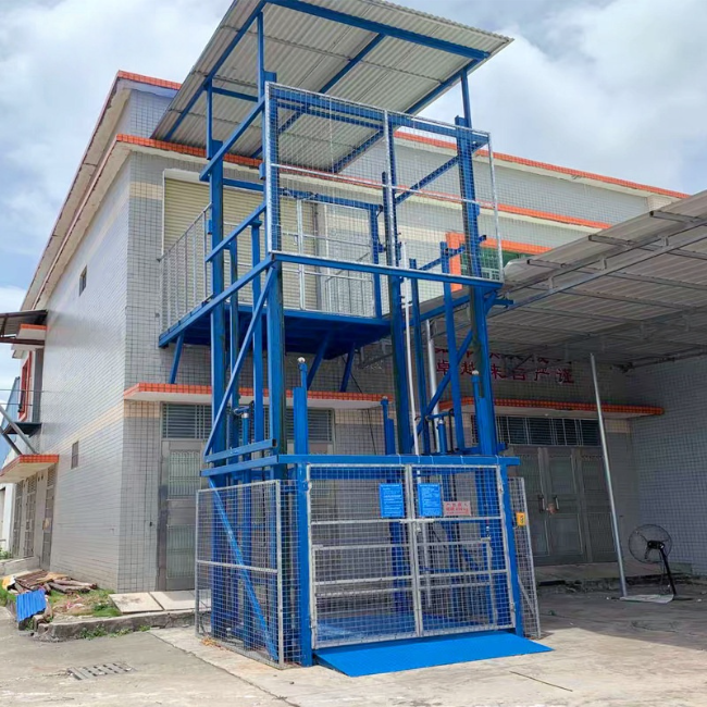 万年建材厂室外升降货梯安装